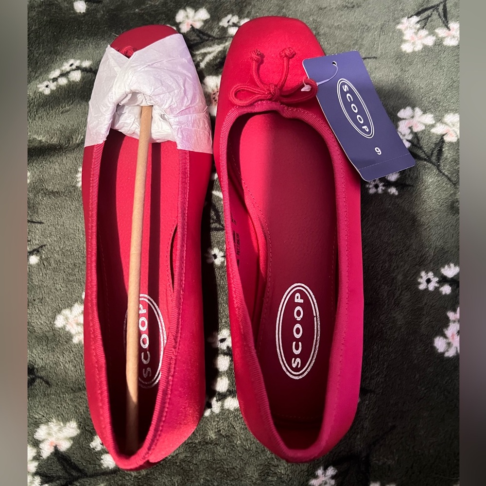 Scoop Women's Vibrant Red Ballet Flats